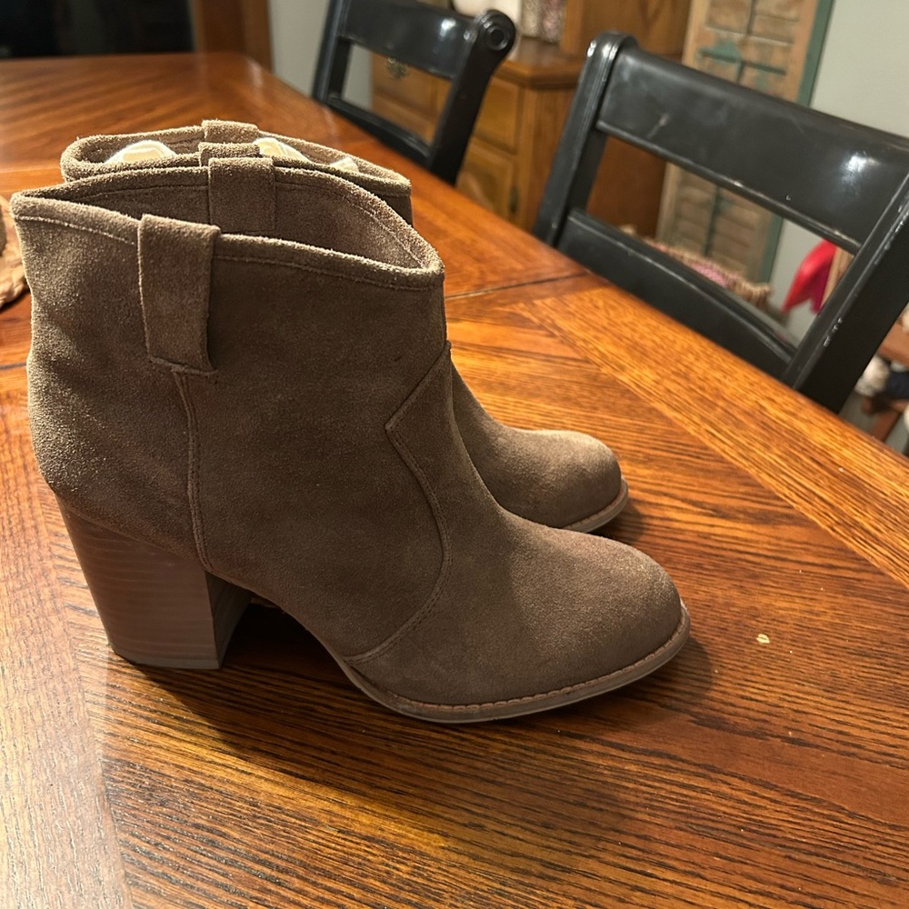 Splendid Tan Suede Ankle Booties